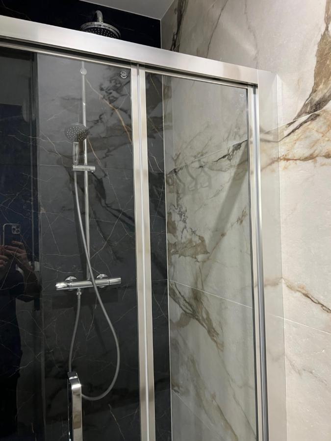 Family Sauna Sienkiewicza: Downtown Retreat With Private Wellness Apartment Kielce