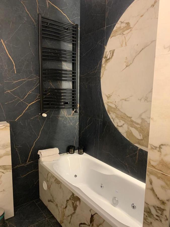Family Sauna Sienkiewicza: Downtown Retreat With Private Wellness Apartment *