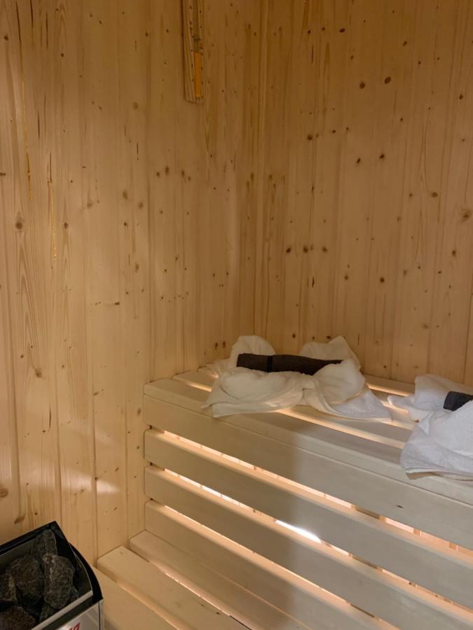 Family Sauna Sienkiewicza: Downtown Retreat With Private Wellness Apartment