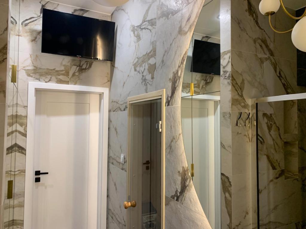 Family Sauna Sienkiewicza: Downtown Retreat With Private Wellness Apartment *