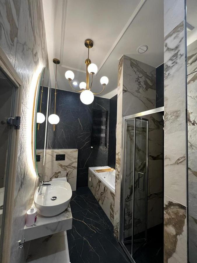 Family Sauna Sienkiewicza: Downtown Retreat With Private Wellness Apartment *